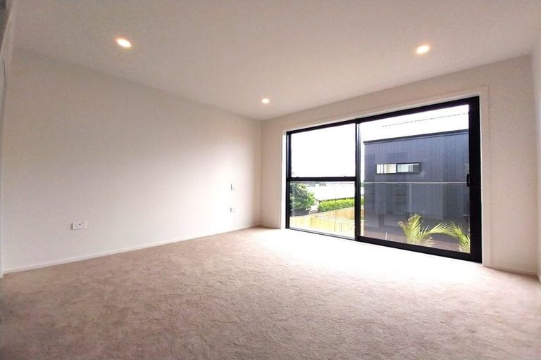 Photo of property in 29b Dawnhaven Drive, Te Atatu Peninsula, Auckland, 0610