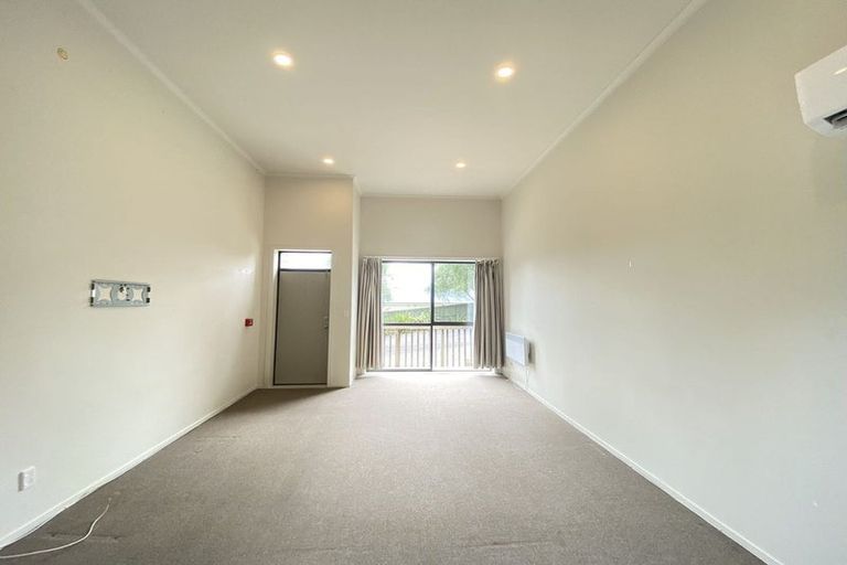Photo of property in 2/2 Swan Hill Drive, Glen Eden, Auckland, 0602