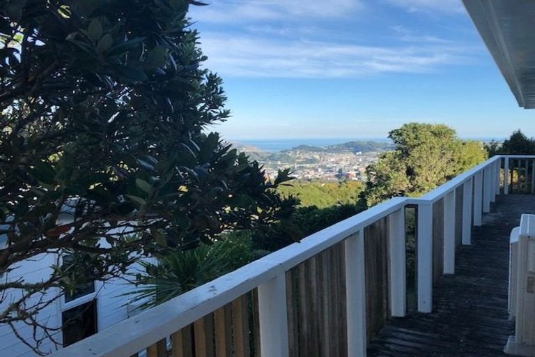 Photo of property in 6 Middlesex Place, Northland, Wellington, 6012