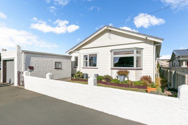 Photo of property in 93 Apu Crescent, Lyall Bay, Wellington, 6022