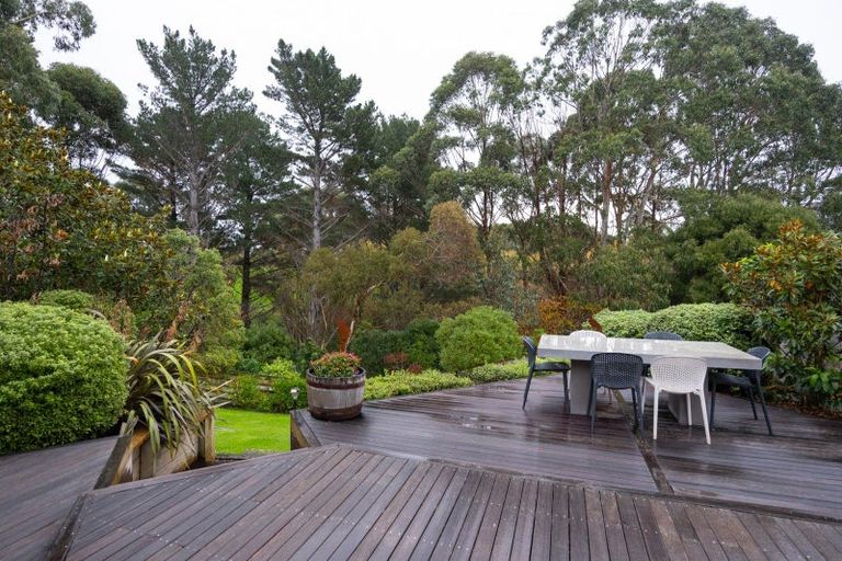 Photo of property in 100 Ruapehu Drive, Fitzherbert, Palmerston North, 4410