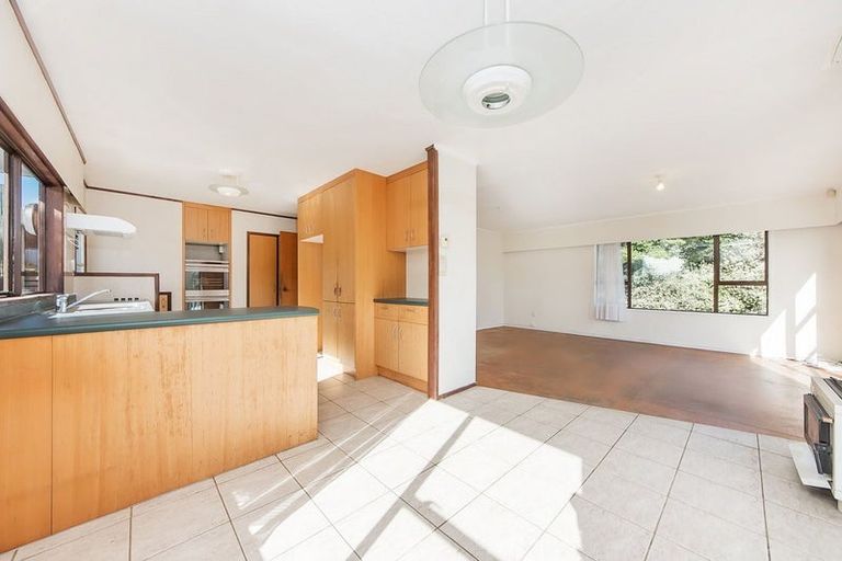 Photo of property in 11 Taioma Crescent, Te Atatu Peninsula, Auckland, 0610