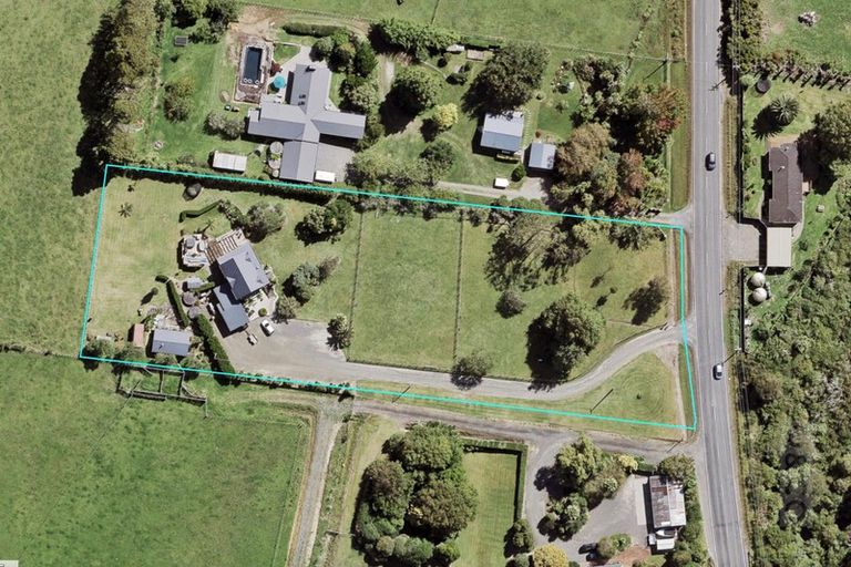 Photo of property in 206 Waitakere Road, Waitakere, Henderson, 0782