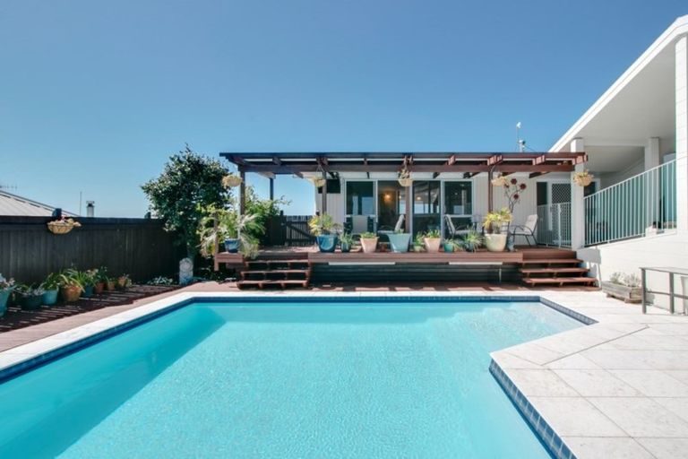 Photo of property in 95 Churchill Drive, Taradale, Napier, 4112