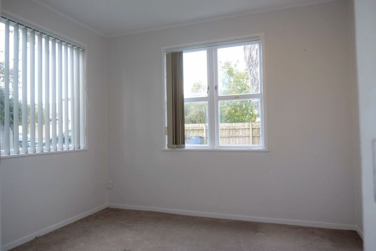 Photo of property in 9b Harrington Road, Henderson, Auckland, 0610