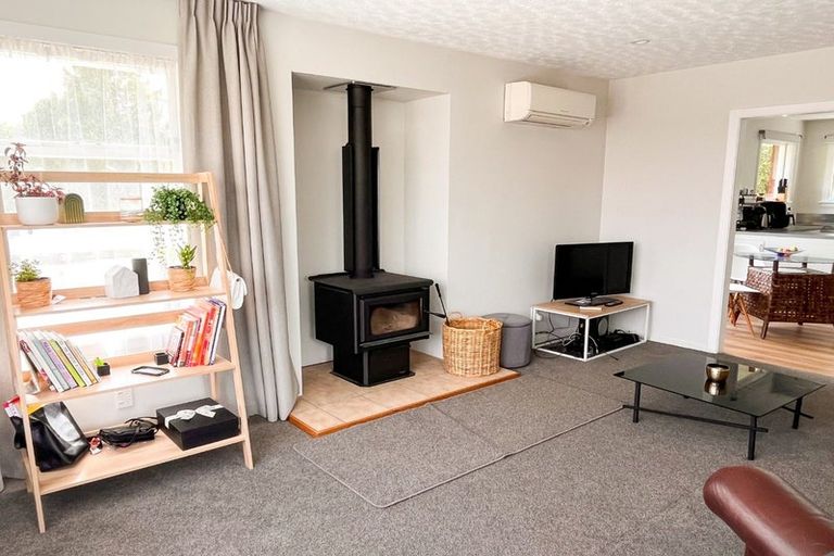 Photo of property in 37 Warren Crescent, Hillmorton, Christchurch, 8025