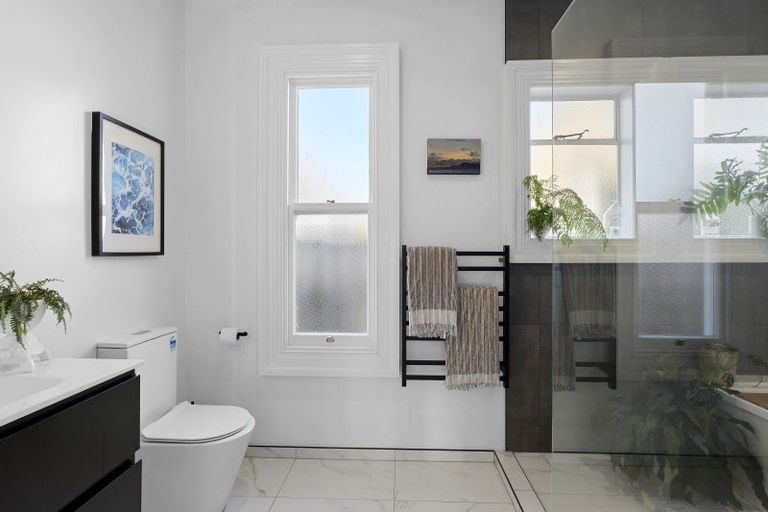 Photo of property in 28 Hawkesbury Avenue, St Albans, Christchurch, 8014