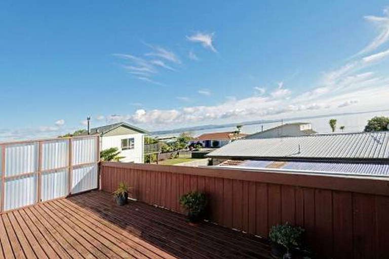Photo of property in 5b Crispe Road, Clarks Beach, 2122