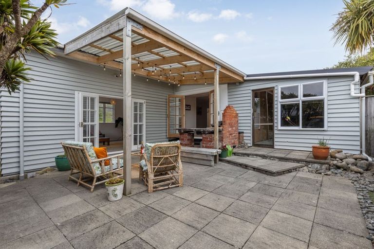 Photo of property in 53 Tiromoana Road, Raumati South, Paraparaumu, 5032