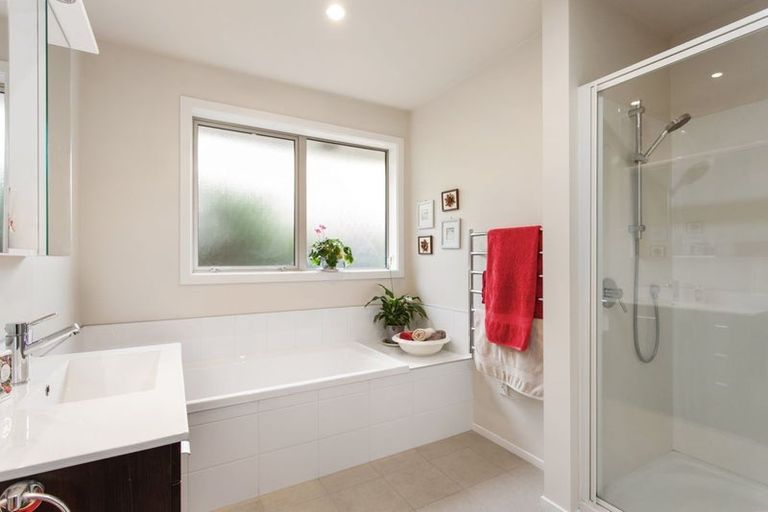 Photo of property in 2/66 Hounslow Street, Ilam, Christchurch, 8041