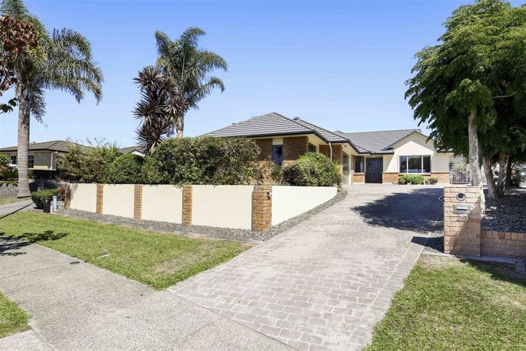 Photo of property in 29 Cairns Crescent, Rototuna, Hamilton, 3210