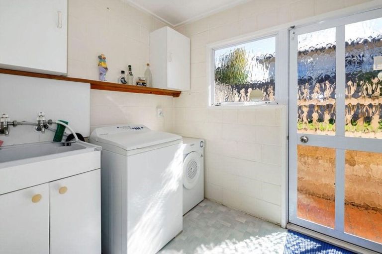 Photo of property in 28 Nikau Street, New Lynn, Auckland, 0600