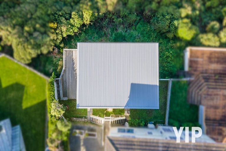 Photo of property in 4b Sunhaven Drive, Newlands, Wellington, 6037