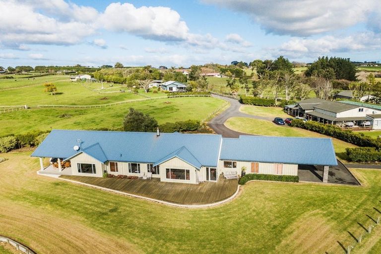 Photo of property in 337d Clarks Beach Road, Clarks Beach, Pukekohe, 2679