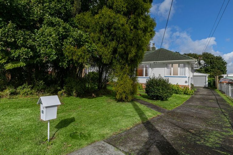 Photo of property in 48 Smythe Road, Henderson, Auckland, 0612