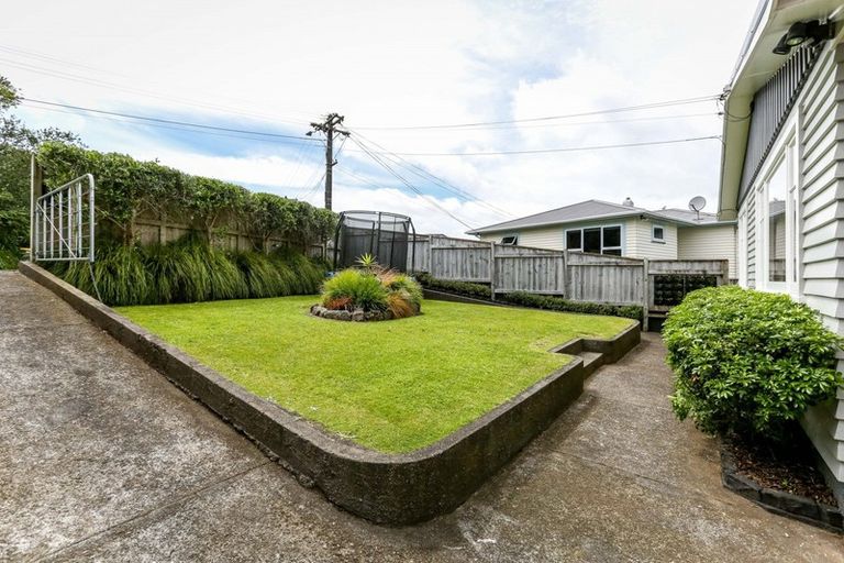 Photo of property in 22 Stuart Place, Blagdon, New Plymouth, 4310