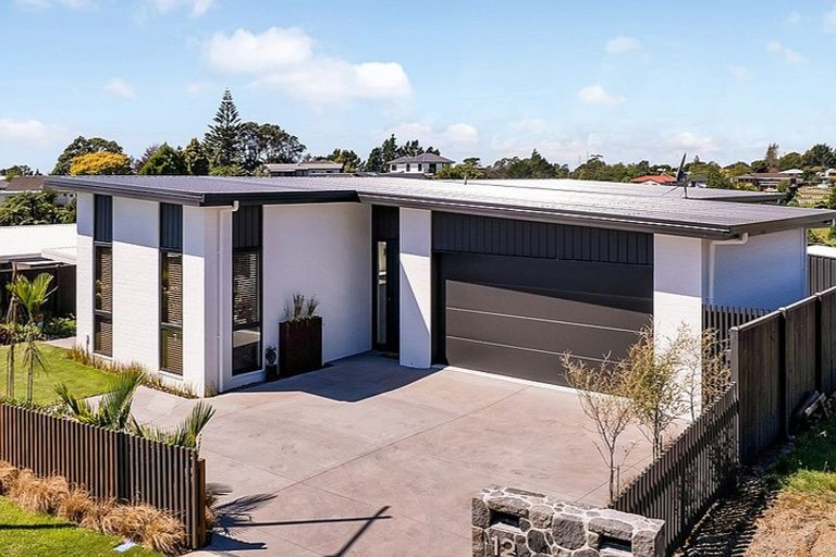 Photo of property in 12 Greenpath Lane, Hurworth, New Plymouth, 4310
