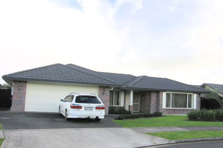 Photo of property in 16 Millisle Place, East Tamaki Heights, Auckland, 2016