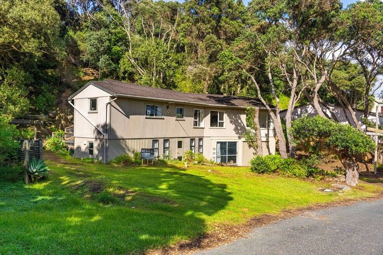 Photo of property in 20 Cynthia Place, Baylys Beach, Dargaville, 0377