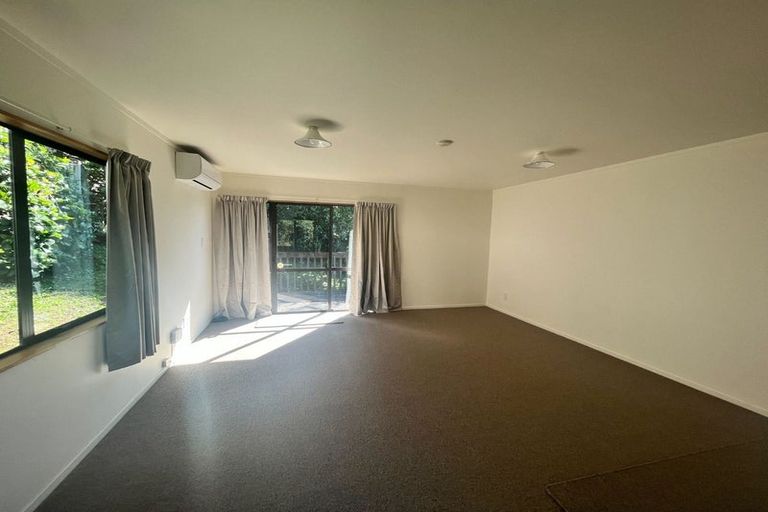 Photo of property in 2/21 Witheford Drive, Bayview, Auckland, 0629
