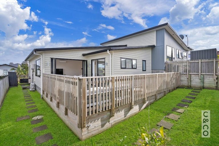 Photo of property in 5 Byron Drury Way, Riverhead, 0820