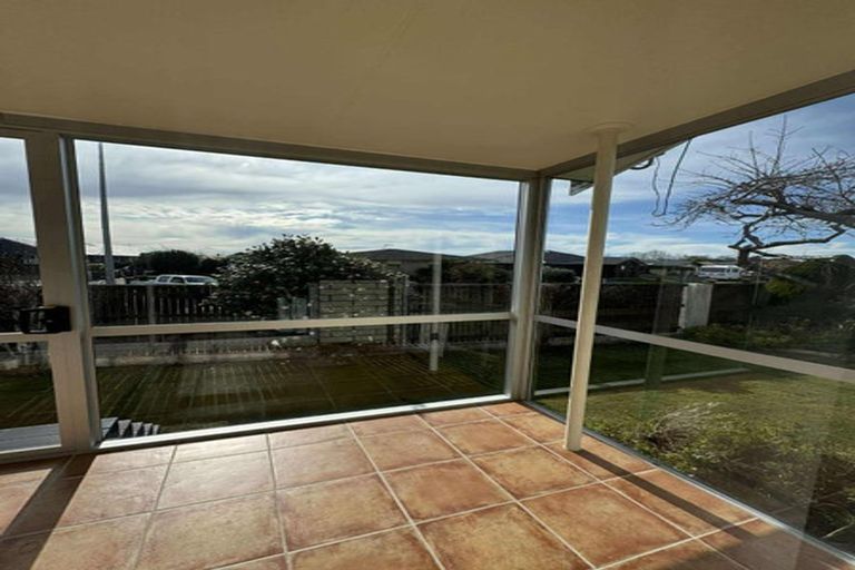 Photo of property in 17 Beeston Place, Redwood, Christchurch, 8051