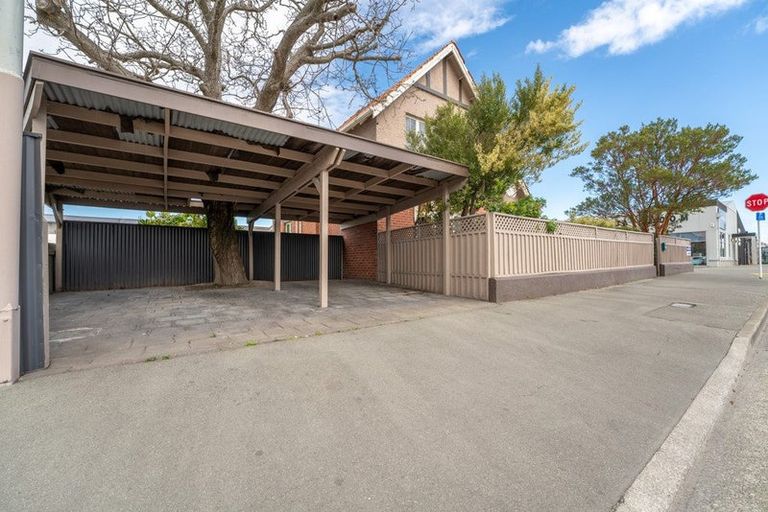 Photo of property in 334 Oriental Parade, Oriental Bay, Wellington, 6011