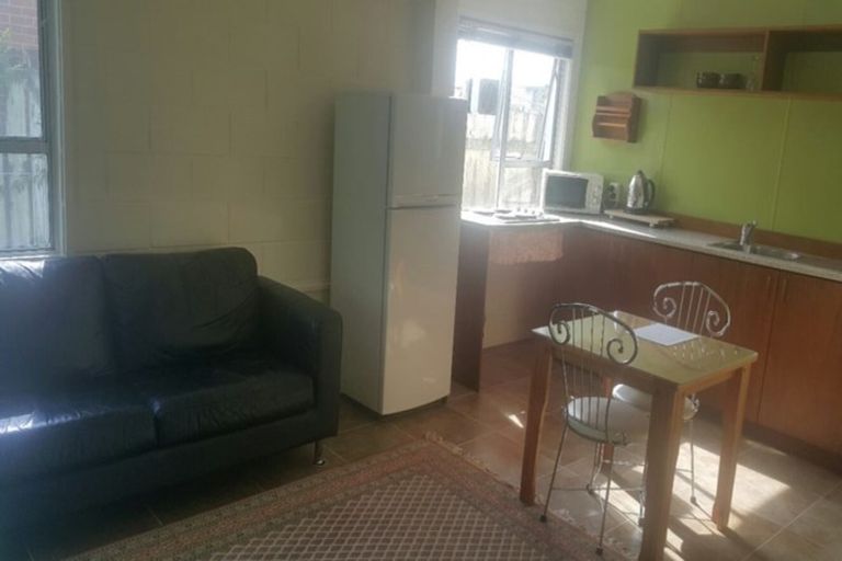 Photo of property in 14 Mickle Street, Te Atatu South, Auckland, 0610