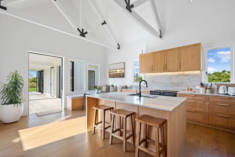 Photo of property in 438 Oaia Road, Muriwai, Waimauku, 0881