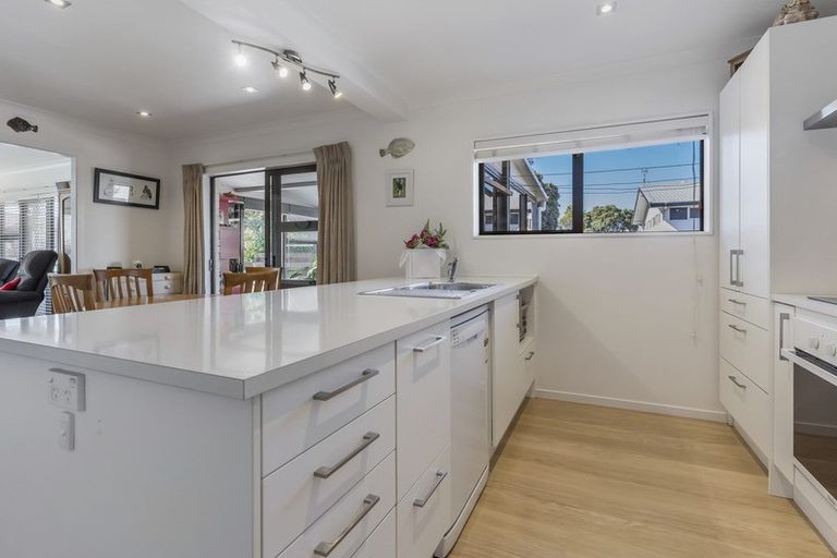 Photo of property in 1/52 Florence Avenue, Orewa, 0931