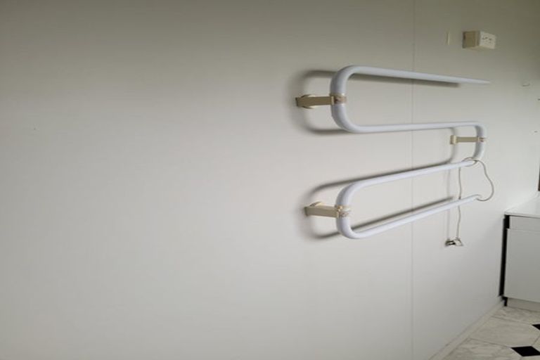 Photo of property in 15 Tiki Street, New Lynn, Auckland, 0600
