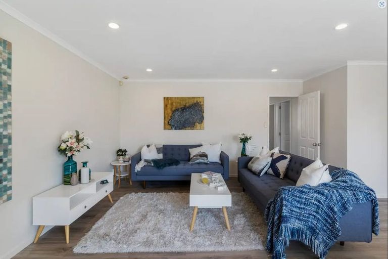 Photo of property in 23 Piriti Place, Weymouth, Auckland, 2103