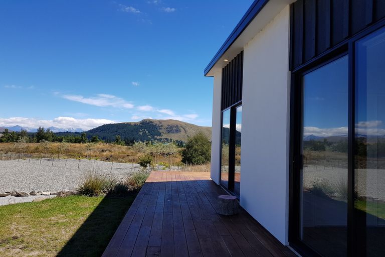 Photo of property in 20 Mistake Drive, Lake Tekapo, 7999