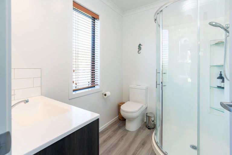 Photo of property in 18 Takahe Drive, Paraparaumu Beach, Paraparaumu, 5032