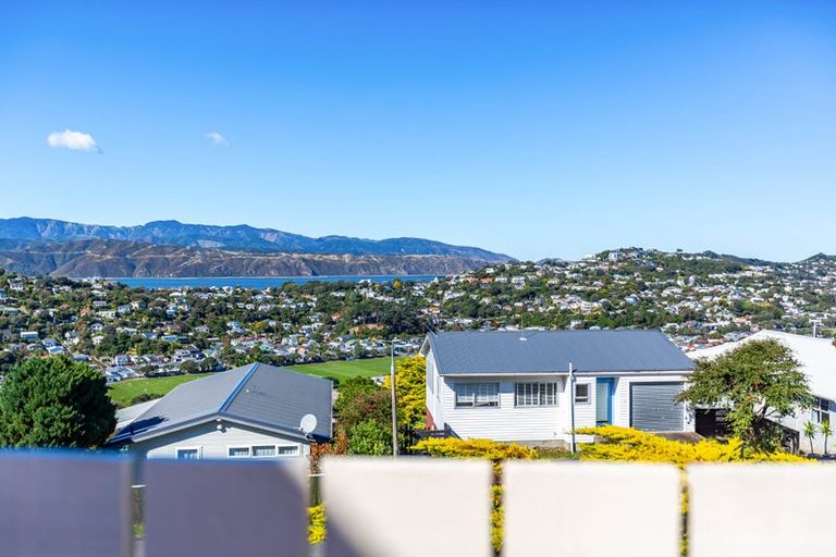Photo of property in 6 Tamahine Street, Maupuia, Wellington, 6022