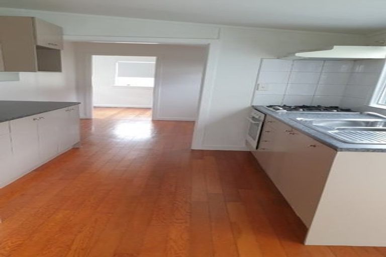 Photo of property in 8 Northcote Road, Takapuna, Auckland, 0622