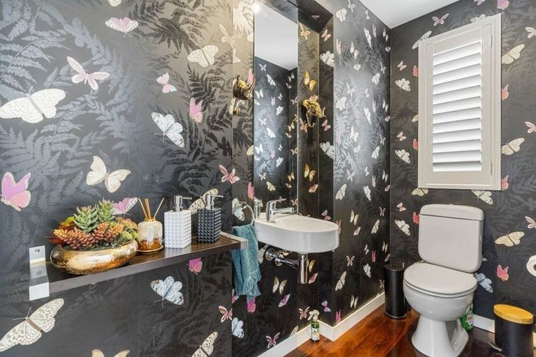 Photo of property in 11a Wernham Place, Northcote, Auckland, 0626