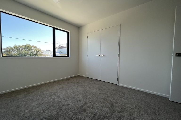 Photo of property in 5/241 Don Buck Road, Massey, Auckland, 0614