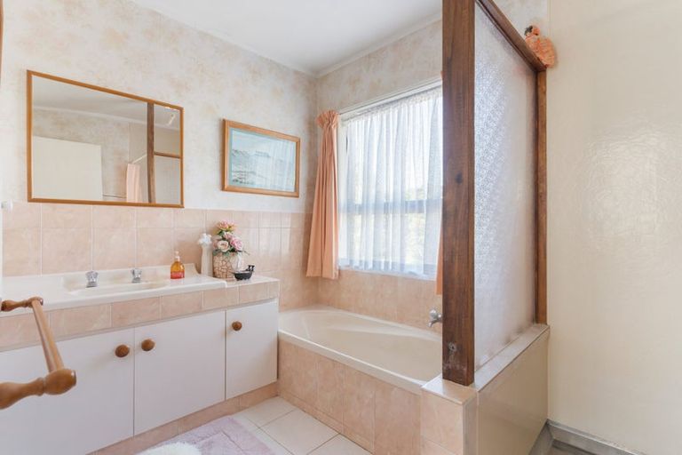 Photo of property in 132 Isabel Street, Whangamata, 3620