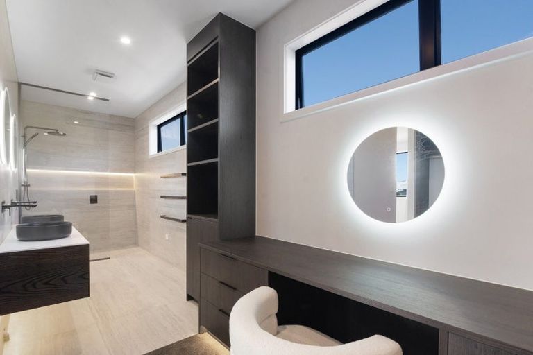 Photo of property in 5 Waipuia Place, Greenhithe, Auckland, 0632