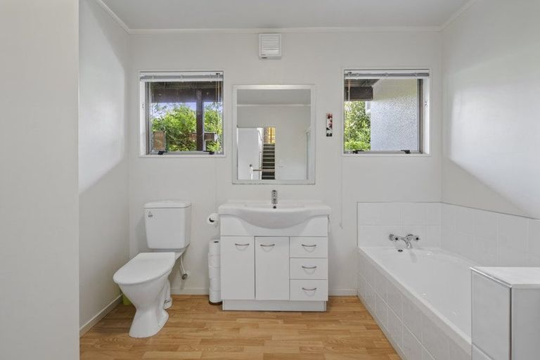 Photo of property in 2 Waterford Drive, Churton Park, Wellington, 6037