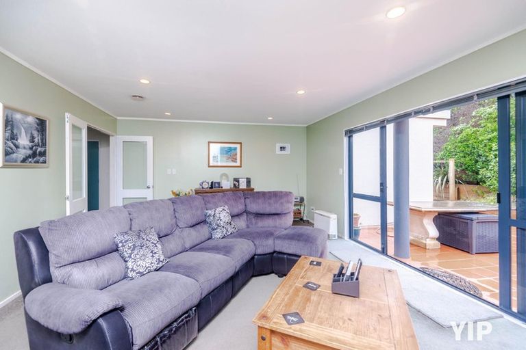 Photo of property in 132 Westchester Drive, Churton Park, Wellington, 6037