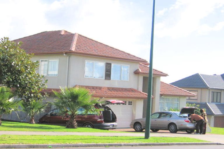 Photo of property in 18 Eaglemont Drive, East Tamaki Heights, Auckland, 2016