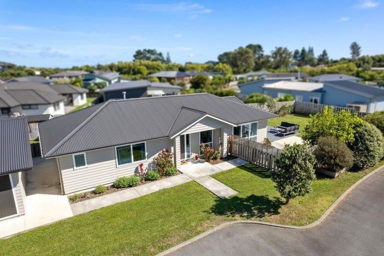 Photo of property in 4 Te Wiremu Lane, Otaki, 5512