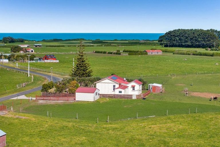 Photo of property in 39 Auroa Road, Otakeho, Hawera, 4678