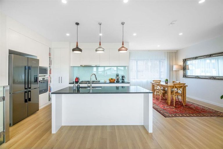 Photo of property in 14 Moki Place, Long Bay, Auckland, 0630