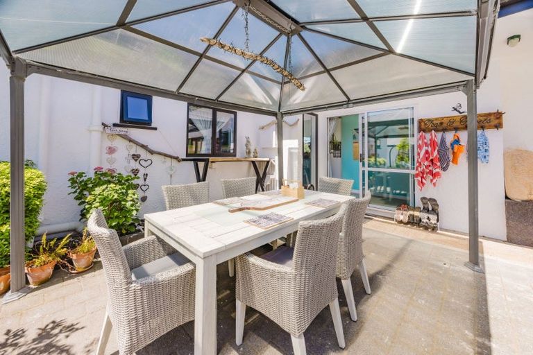 Photo of property in 20 Domain Road, Waipawa, 4210