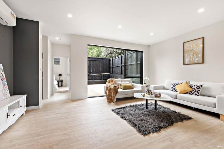 Photo of property in 37b Kingdale Road, Henderson, Auckland, 0610