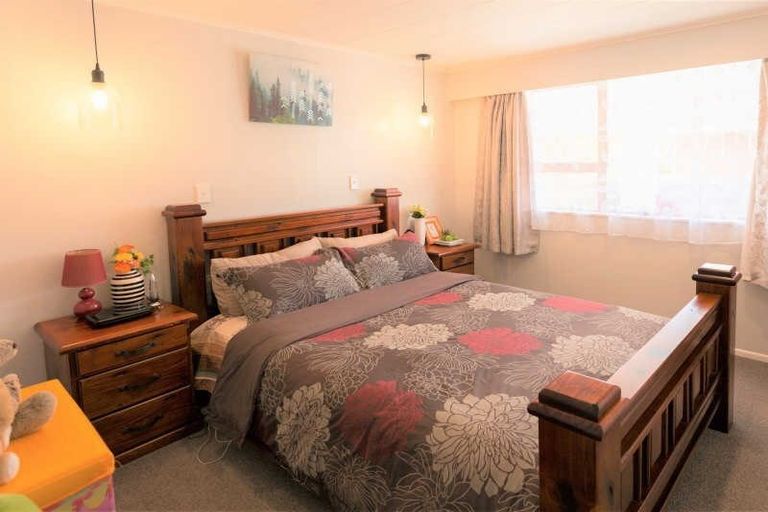 Photo of property in 32a Mahana Road, Paraparaumu Beach, Paraparaumu, 5032