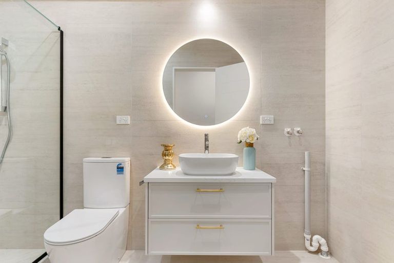 Photo of property in 37 Puihi Crescent, Massey, 0614